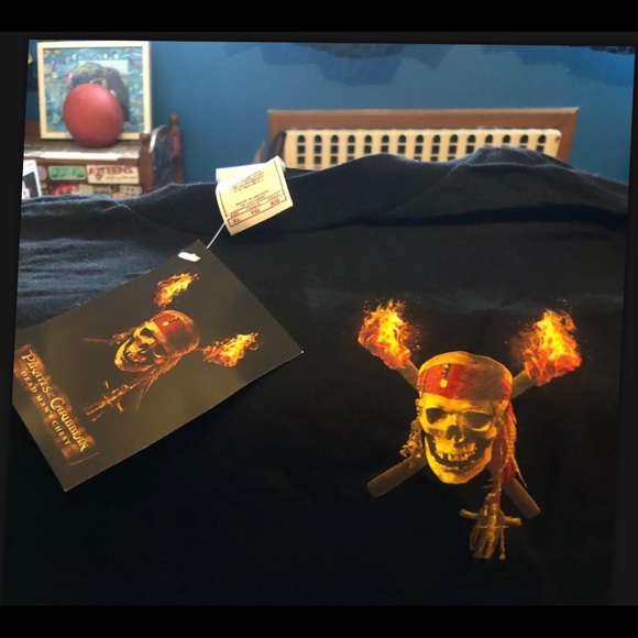 Disney’s Pirates of the Caribbean BRAND NEW - Picture 2 of 4